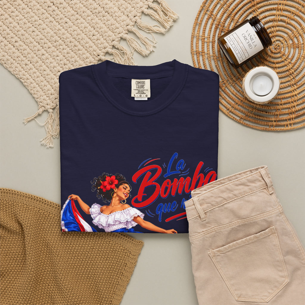 Camiseta La Bomba Que Rica Es — Camiseta retro de bailarina folclórica boricua