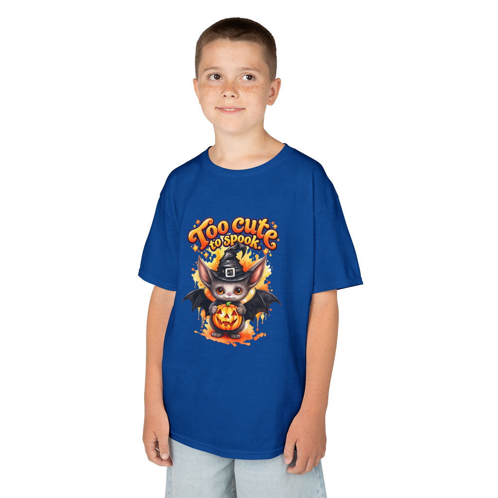 Camiseta infantil de Halloween — Diseño de murciélago y calabaza "Too Cute to Spook"