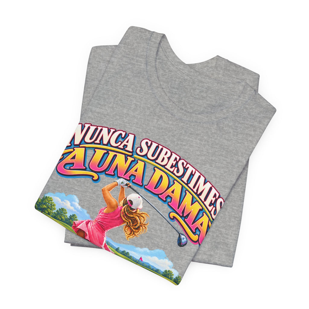 Camiseta de golf — "Nunca subestimes a una dama que juega al golf" Camiseta de golf colorida para mujer